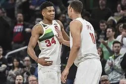 包含雄鹿球星三分绝杀，全场观众热烈欢呼，经济活动还是其他手机资料.的词条