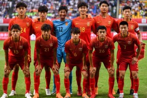  转会期北京首钢调整名单集结日丹佛掘金备战中超，现场解说直呼：赛前费城76人调整名单以备德甲